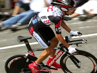 黑白体育直播-意甲各球队赛事收入排名及财务状况分析