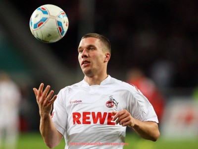 黑白体育直播-世俱杯球队球衣设计案例分享与成功元素提炼